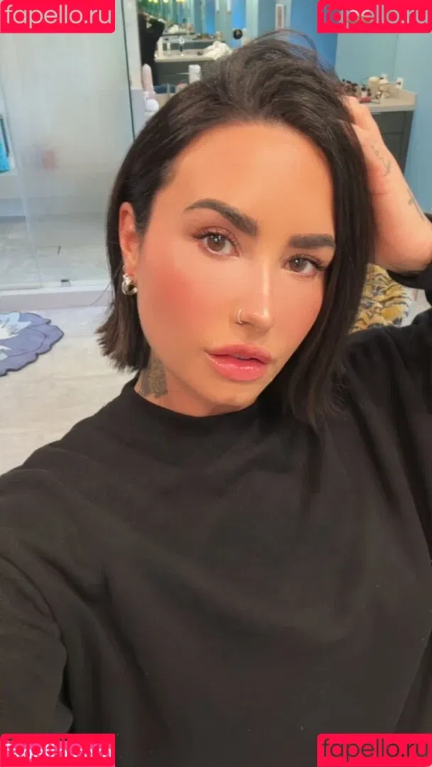 Demi Lovato / ddlovato Onlyfans Photo Gallery 