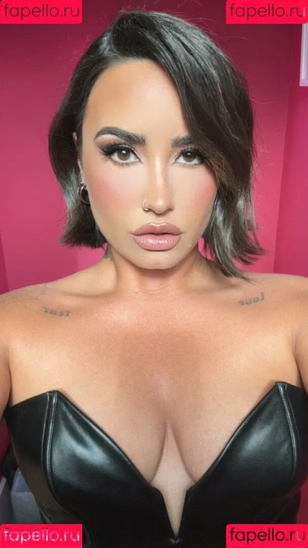 Demi Lovato / ddlovato Onlyfans Photo Gallery 