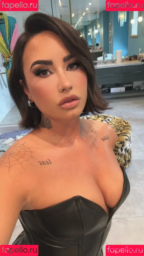 Demi Lovato / ddlovato Onlyfans Photo Gallery 