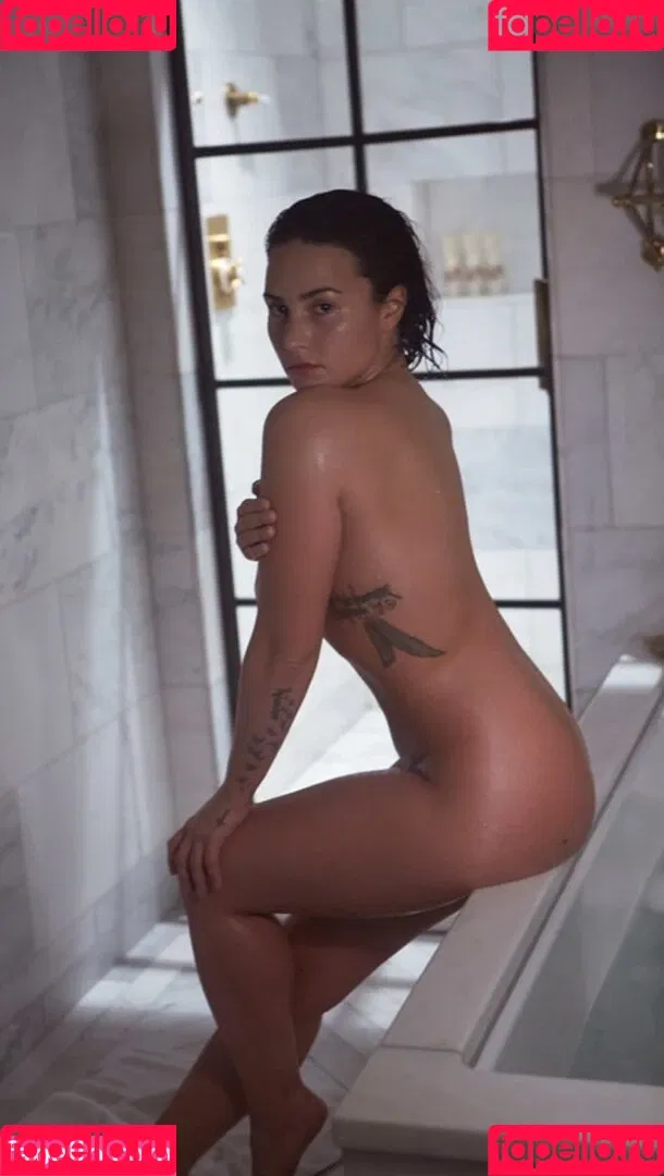 Demi Lovato / ddlovato Onlyfans Photo Gallery 