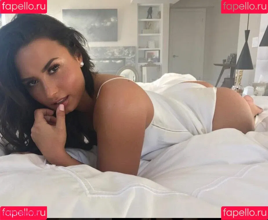 Demi Lovato / ddlovato Onlyfans Photo Gallery 