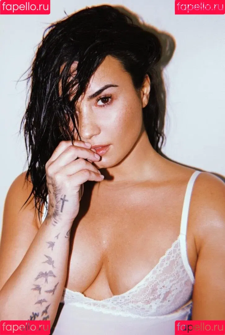 Demi Lovato / ddlovato Onlyfans Photo Gallery 