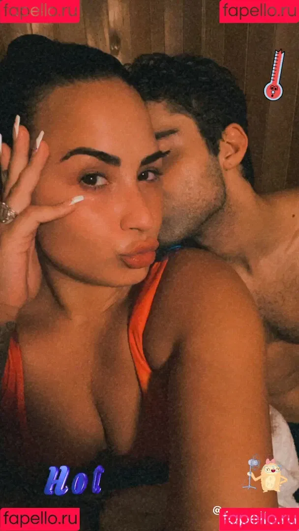 Demi Lovato / ddlovato Onlyfans Photo Gallery 