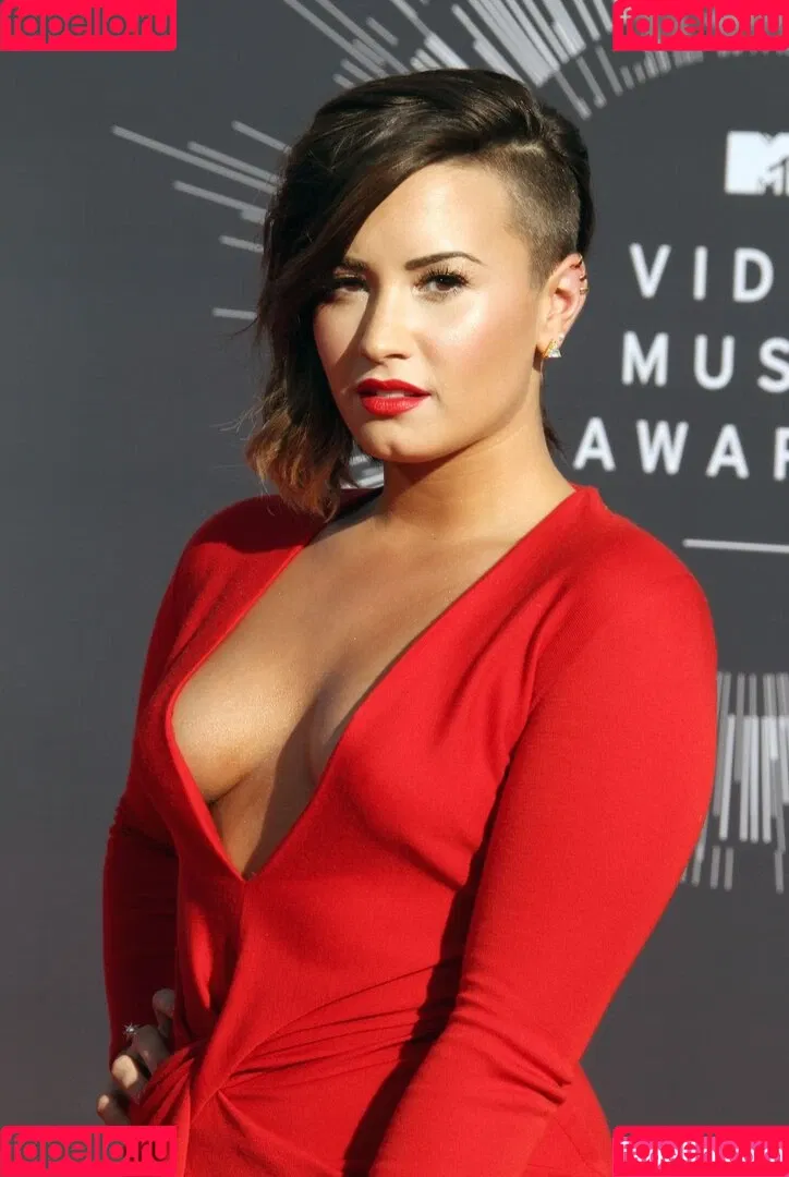 Demi Lovato / ddlovato Onlyfans Photo Gallery 
