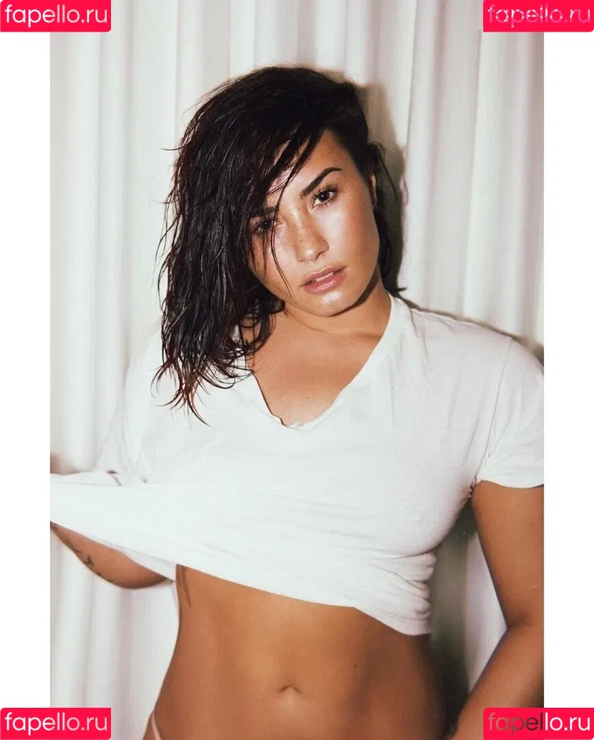 Demi Lovato / ddlovato Onlyfans Photo Gallery 