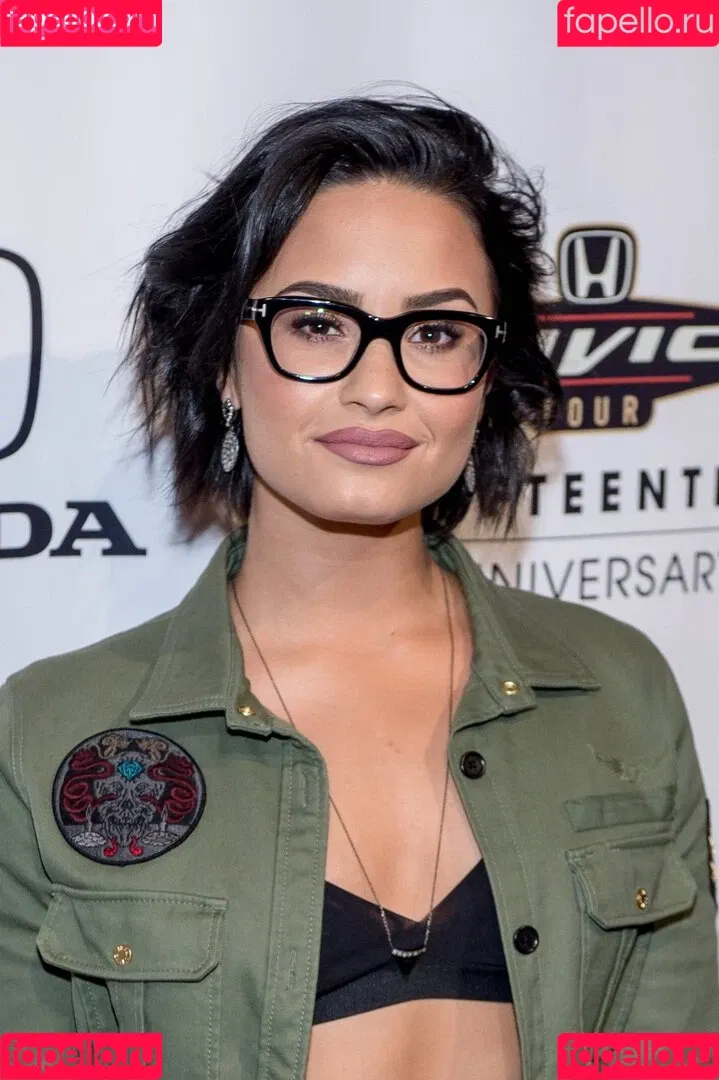 Demi Lovato / ddlovato Onlyfans Photo Gallery 