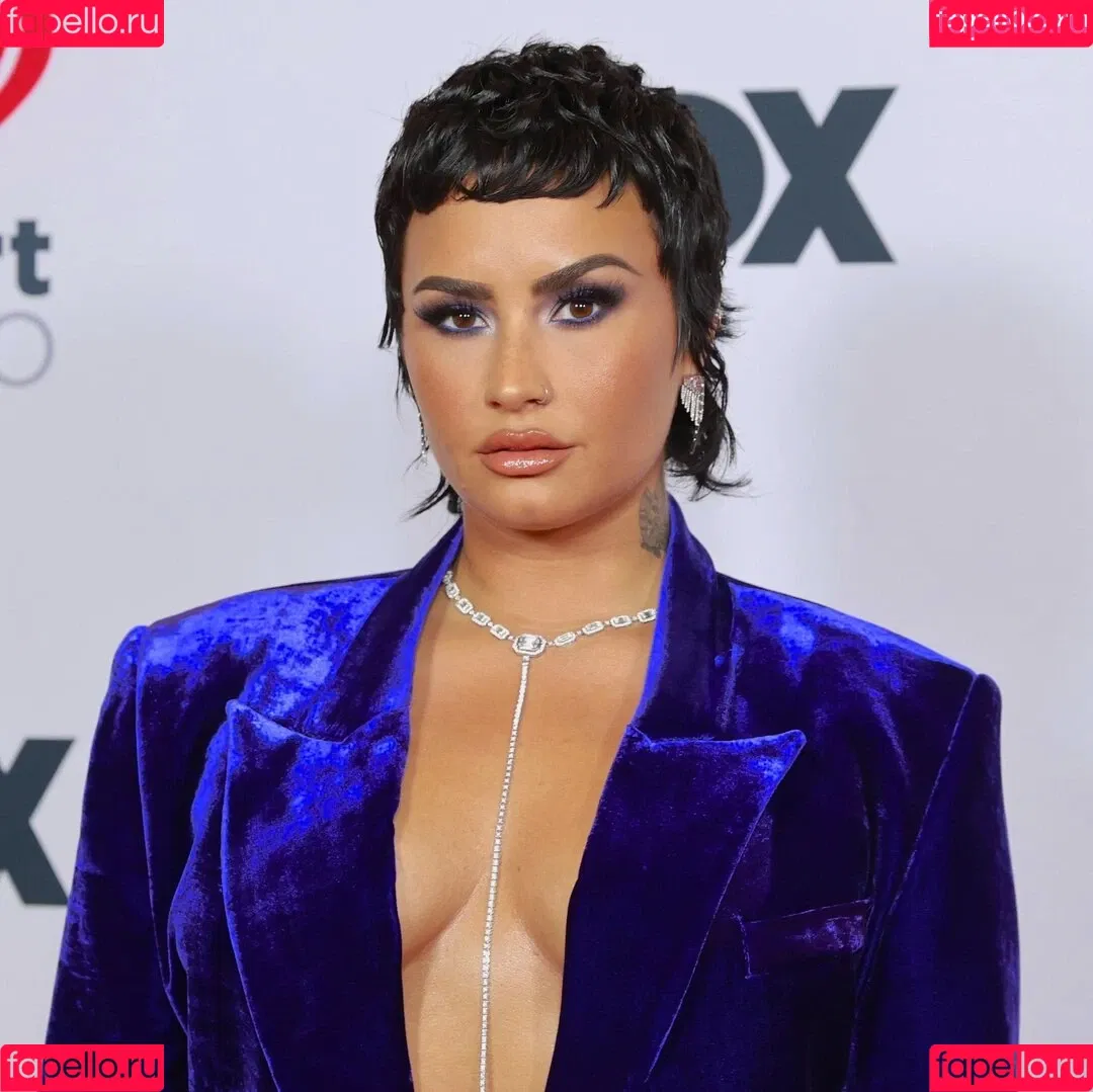 Demi Lovato / ddlovato Onlyfans Photo Gallery 