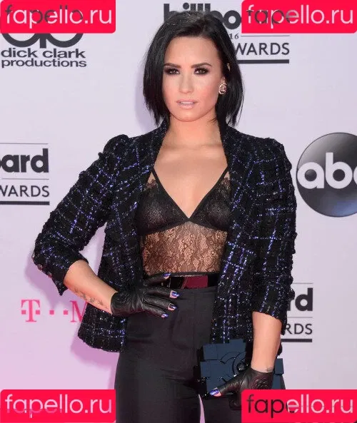 Demi Lovato / ddlovato Onlyfans Photo Gallery 