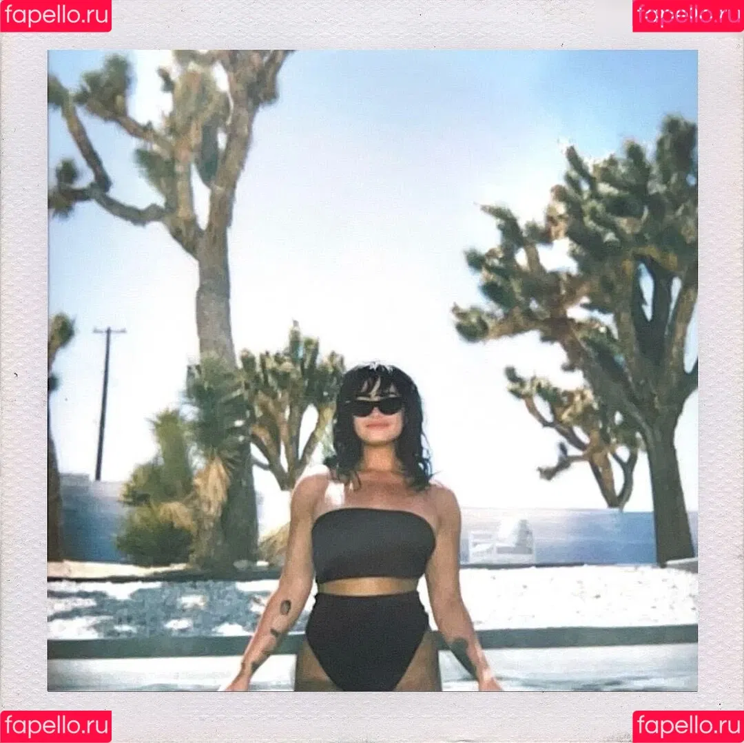 Demi Lovato / ddlovato Onlyfans Photo Gallery 