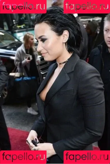 Demi Lovato / ddlovato Onlyfans Photo Gallery 