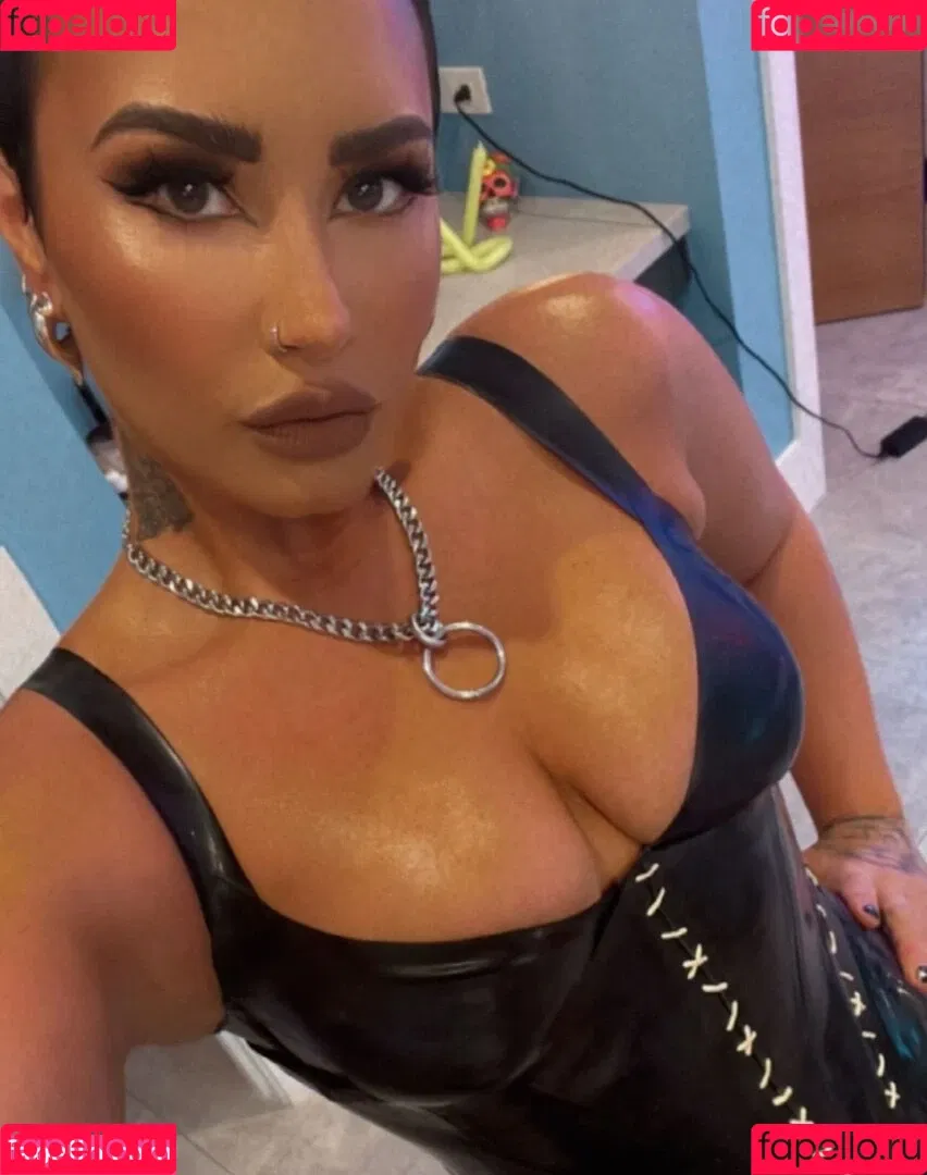 Demi Lovato / ddlovato Onlyfans Photo Gallery 