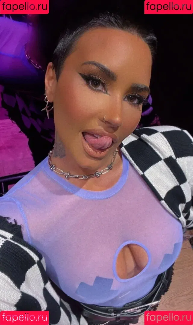 Demi Lovato / ddlovato Onlyfans Photo Gallery 