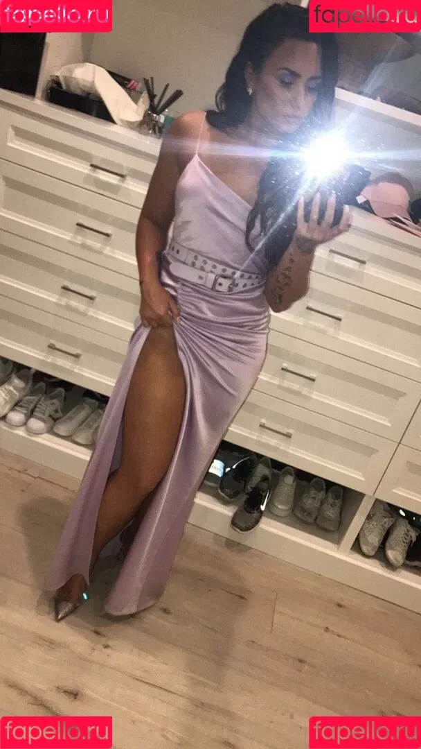 Demi Lovato / ddlovato Onlyfans Photo Gallery 