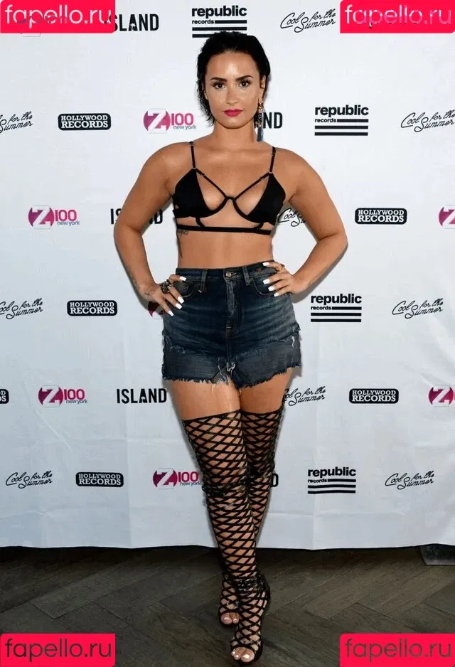 Demi Lovato / ddlovato Onlyfans Photo Gallery 