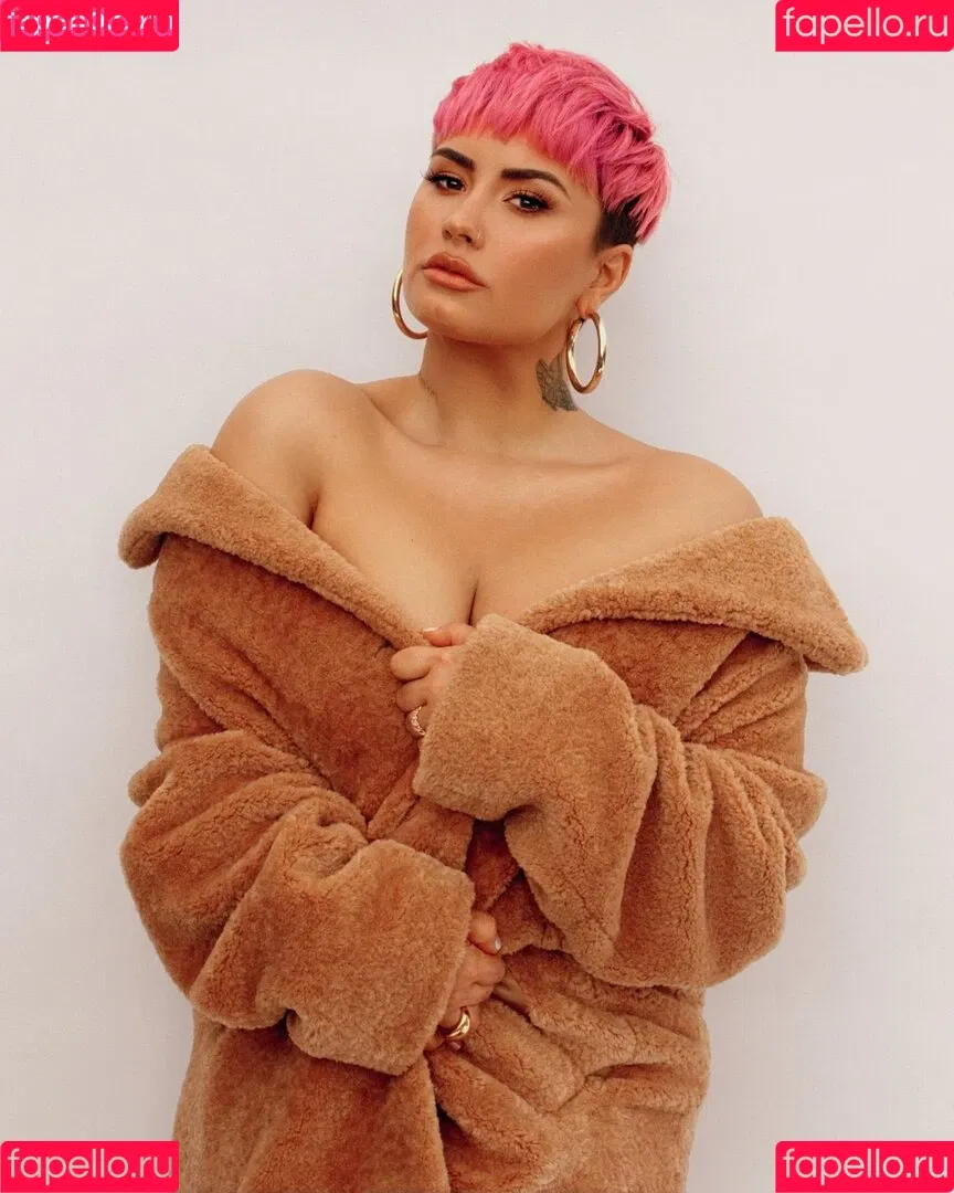 Demi Lovato / ddlovato Onlyfans Photo Gallery 