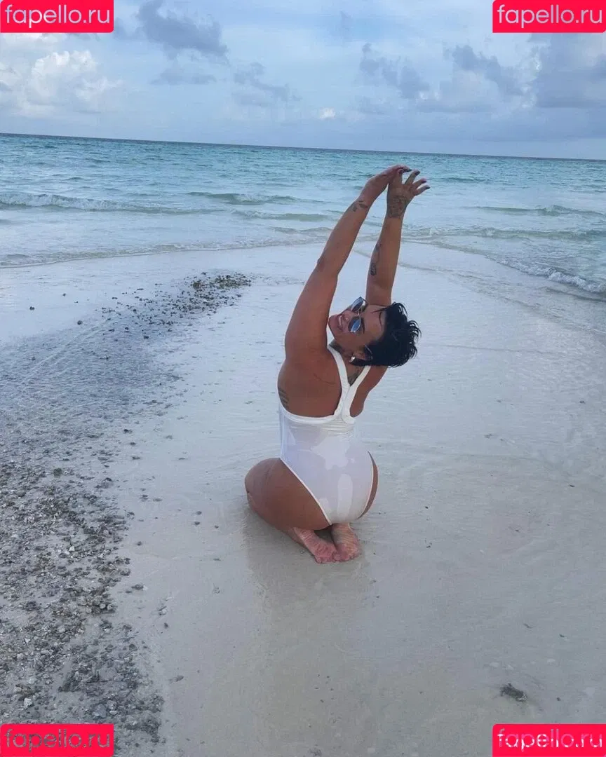 Demi Lovato / ddlovato Onlyfans Photo Gallery 