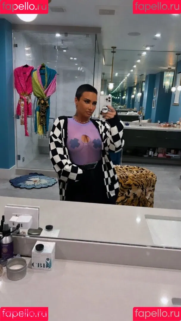 Demi Lovato / ddlovato Onlyfans Photo Gallery 