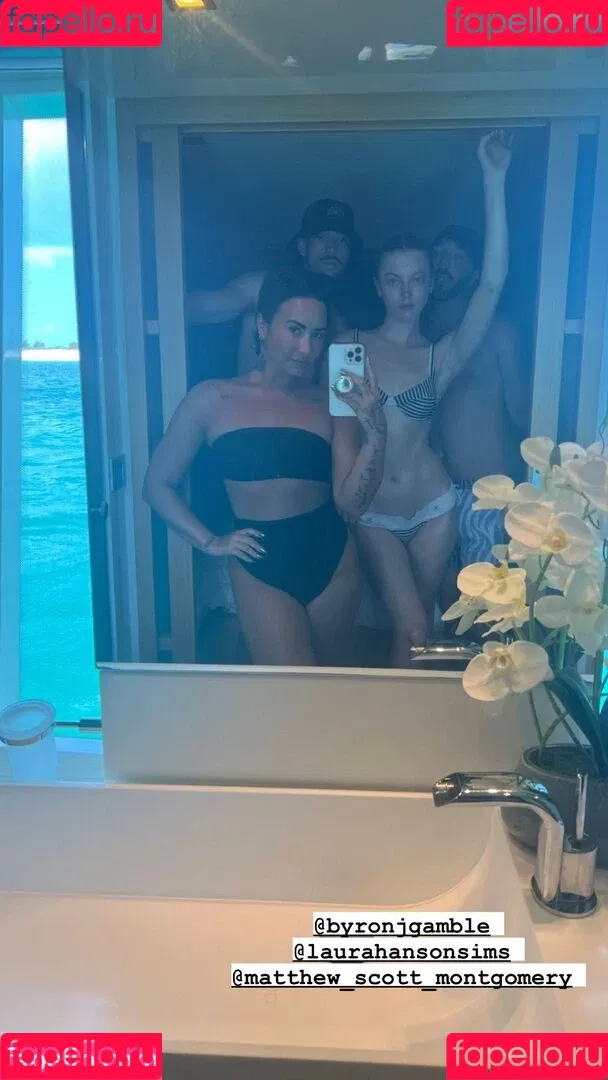 Demi Lovato / ddlovato Onlyfans Photo Gallery 