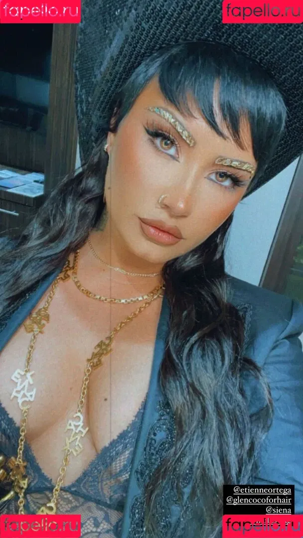 Demi Lovato / ddlovato Onlyfans Photo Gallery 