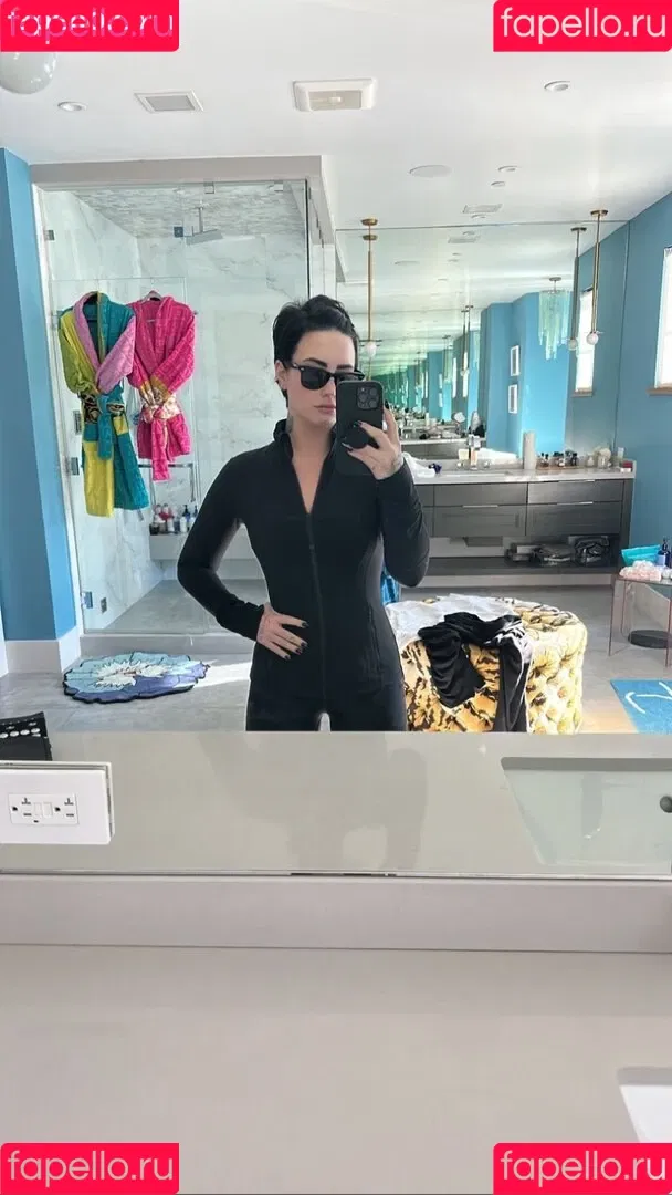Demi Lovato / ddlovato Onlyfans Photo Gallery 