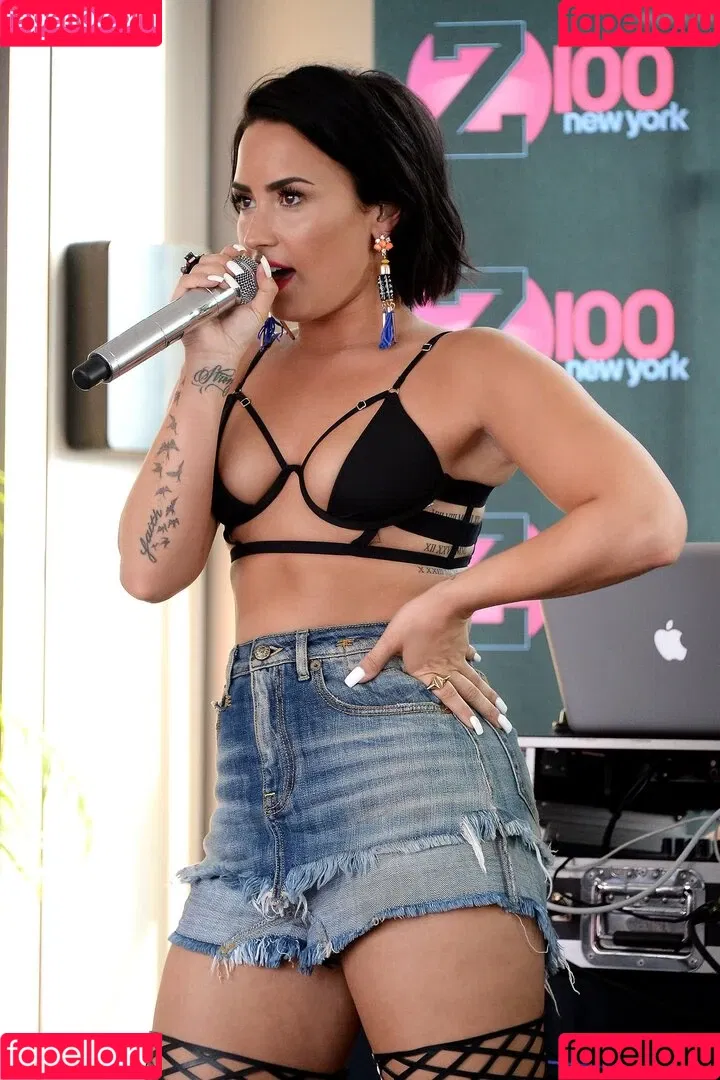Demi Lovato / ddlovato Onlyfans Photo Gallery 