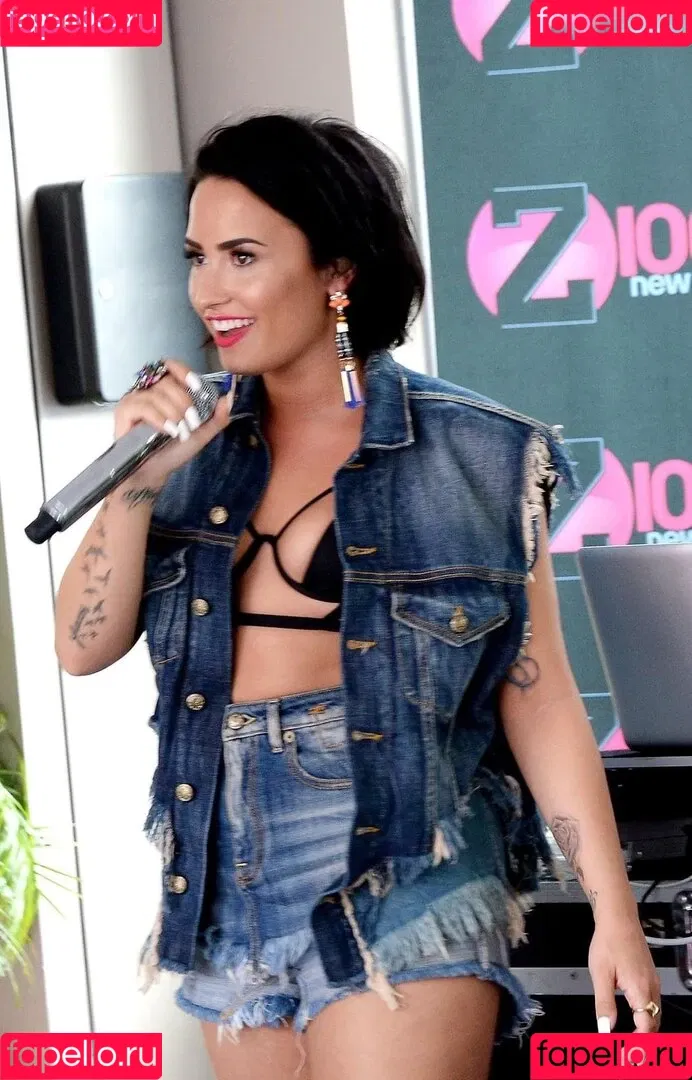 Demi Lovato / ddlovato Onlyfans Photo Gallery 