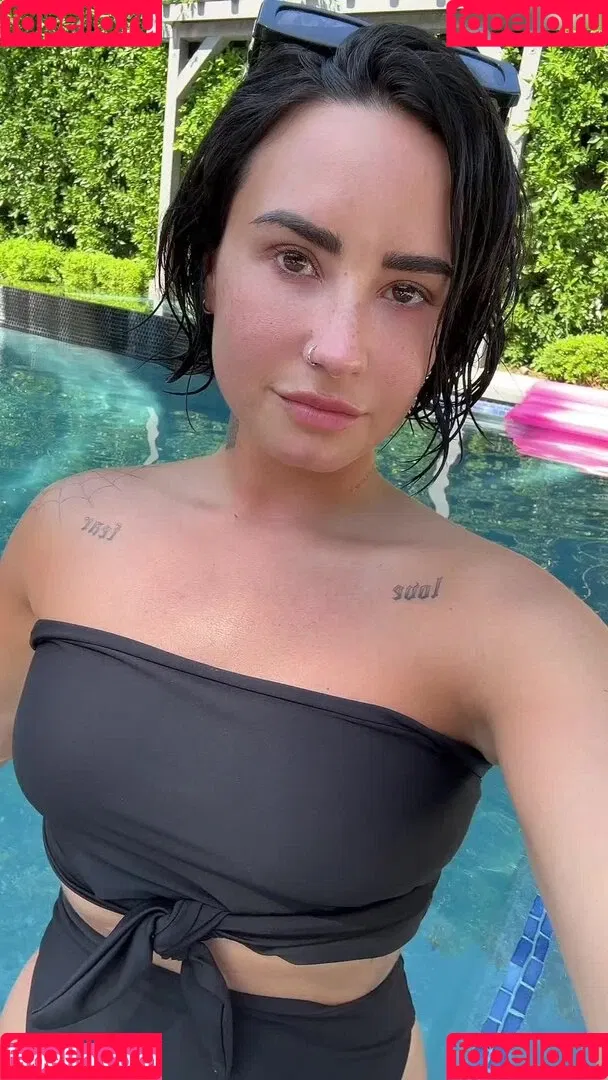 Demi Lovato / ddlovato Onlyfans Photo Gallery 