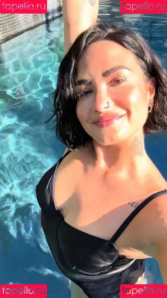 Demi Lovato / ddlovato Onlyfans Photo Gallery 