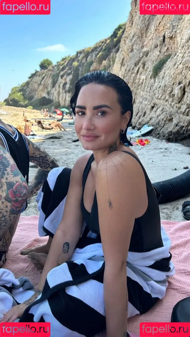 Demi Lovato / ddlovato Onlyfans Photo Gallery 