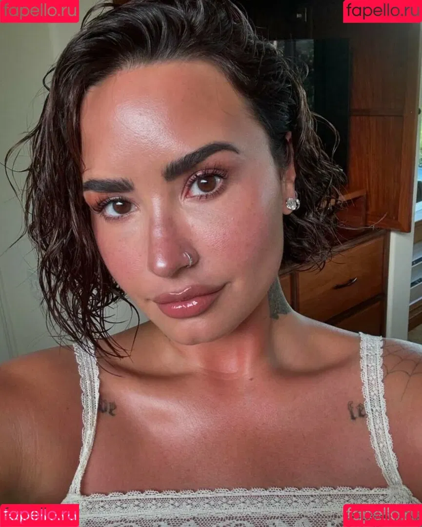 Demi Lovato / ddlovato Onlyfans Photo Gallery 