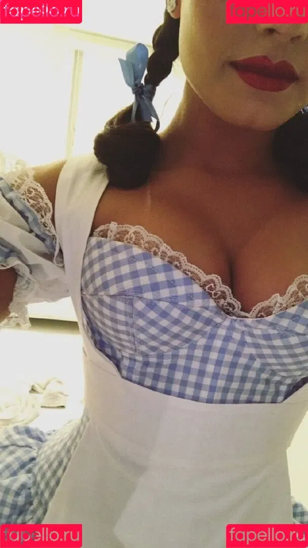 Demi Lovato / ddlovato Onlyfans Photo Gallery 