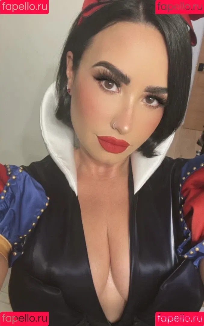 Demi Lovato / ddlovato Onlyfans Photo Gallery 