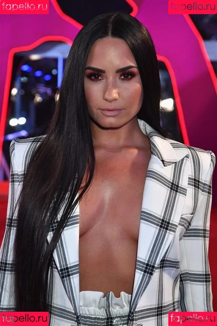 Demi Lovato / ddlovato Onlyfans Photo Gallery 