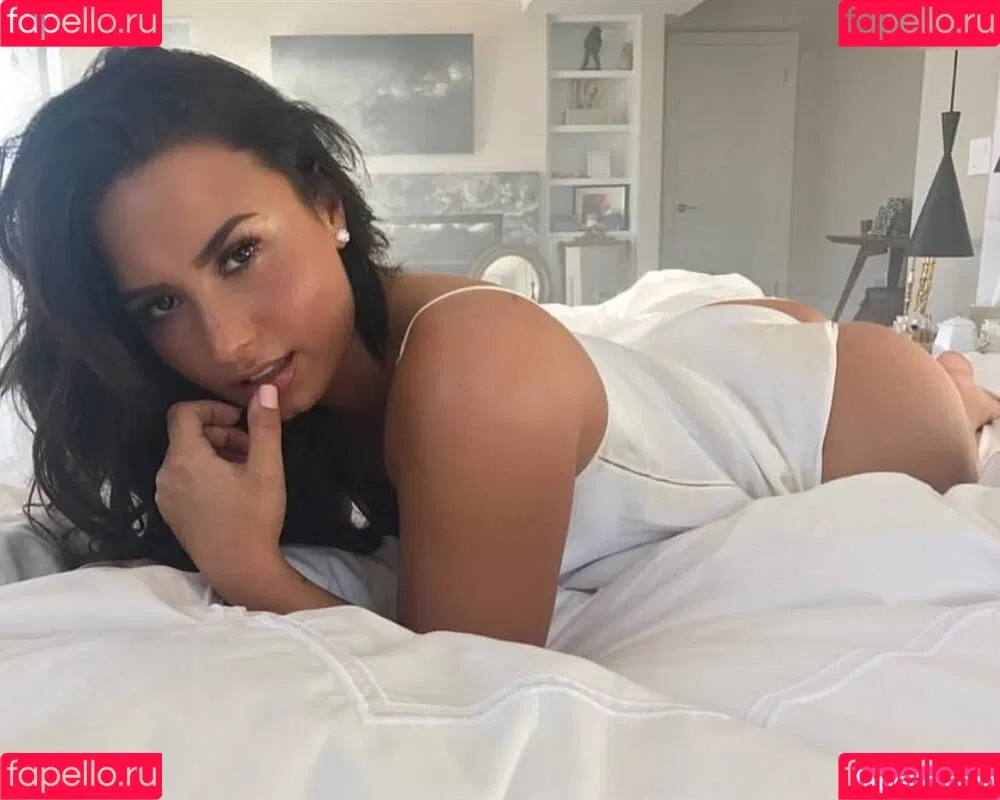 Demi Lovato / ddlovato Onlyfans Photo Gallery 
