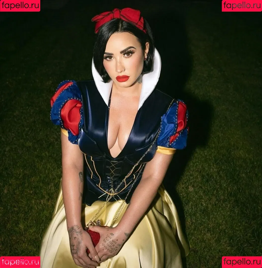 Demi Lovato / ddlovato Onlyfans Photo Gallery 