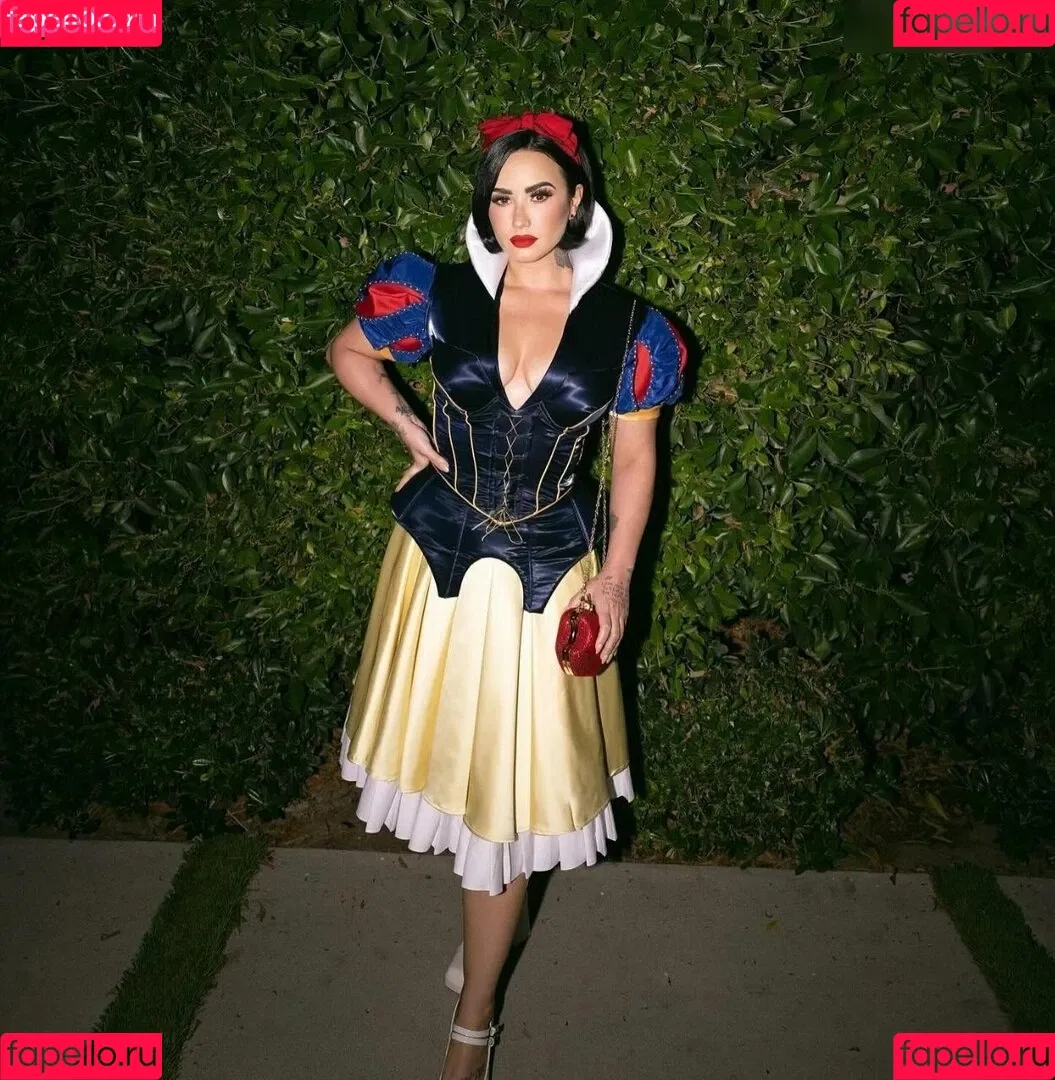 Demi Lovato / ddlovato Onlyfans Photo Gallery 