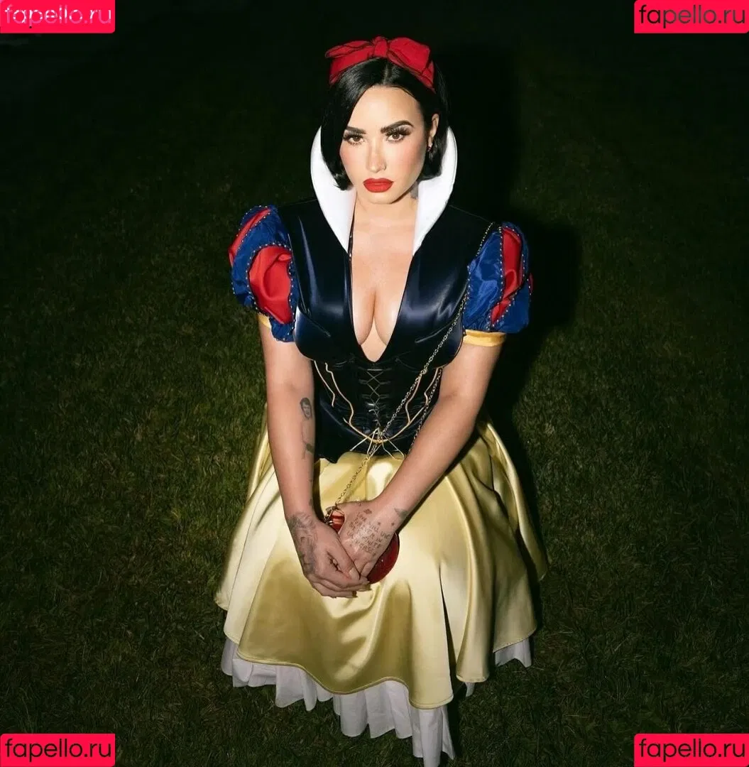 Demi Lovato / ddlovato Onlyfans Photo Gallery 