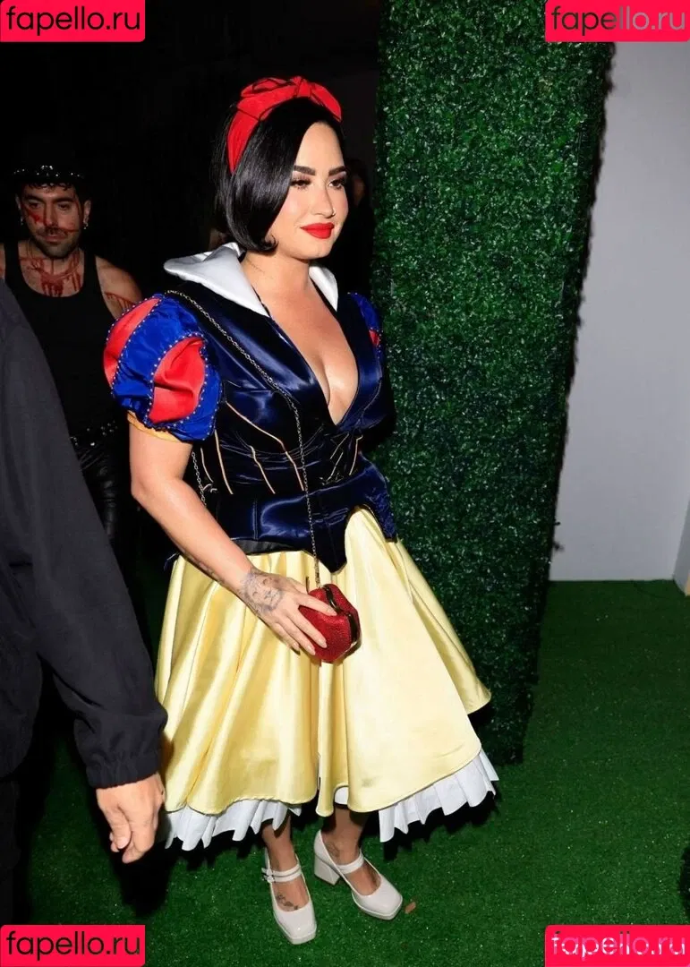 Demi Lovato / ddlovato Onlyfans Photo Gallery 