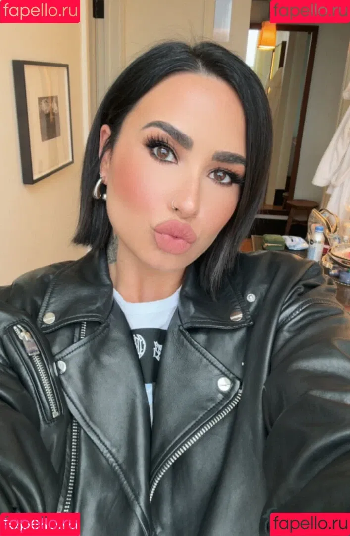 Demi Lovato / ddlovato Onlyfans Photo Gallery 