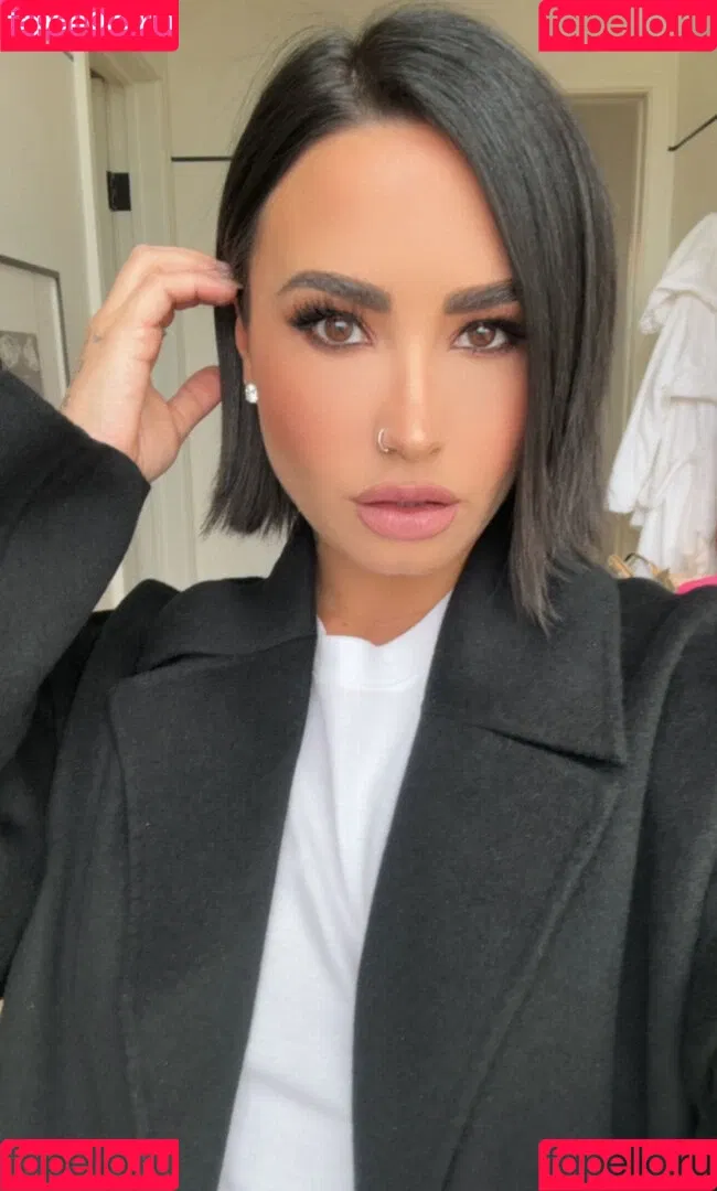 Demi Lovato / ddlovato Onlyfans Photo Gallery 