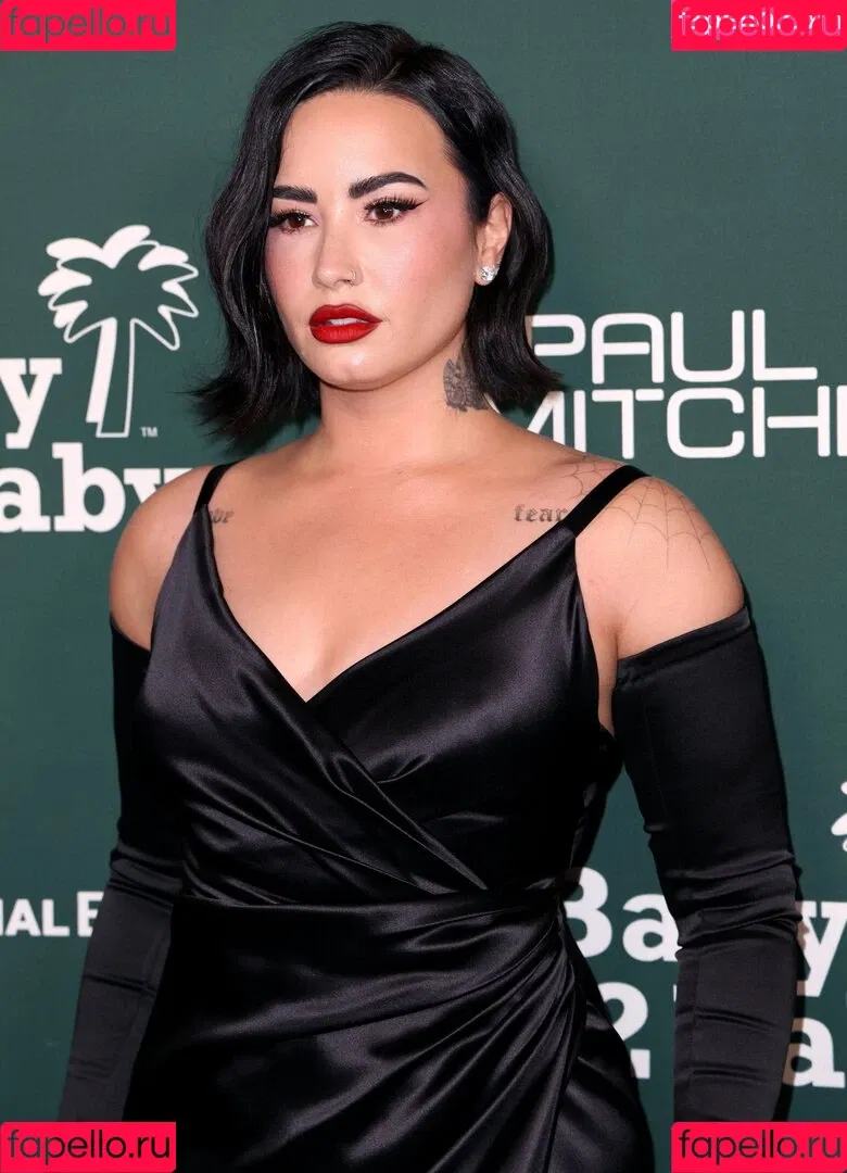 Demi Lovato / ddlovato Onlyfans Photo Gallery 