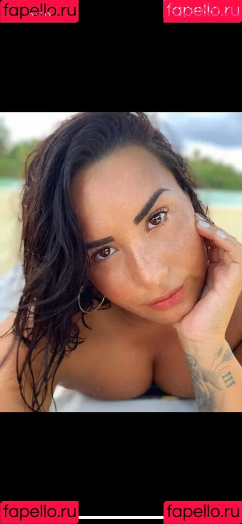 Demi Lovato / ddlovato Onlyfans Photo Gallery 