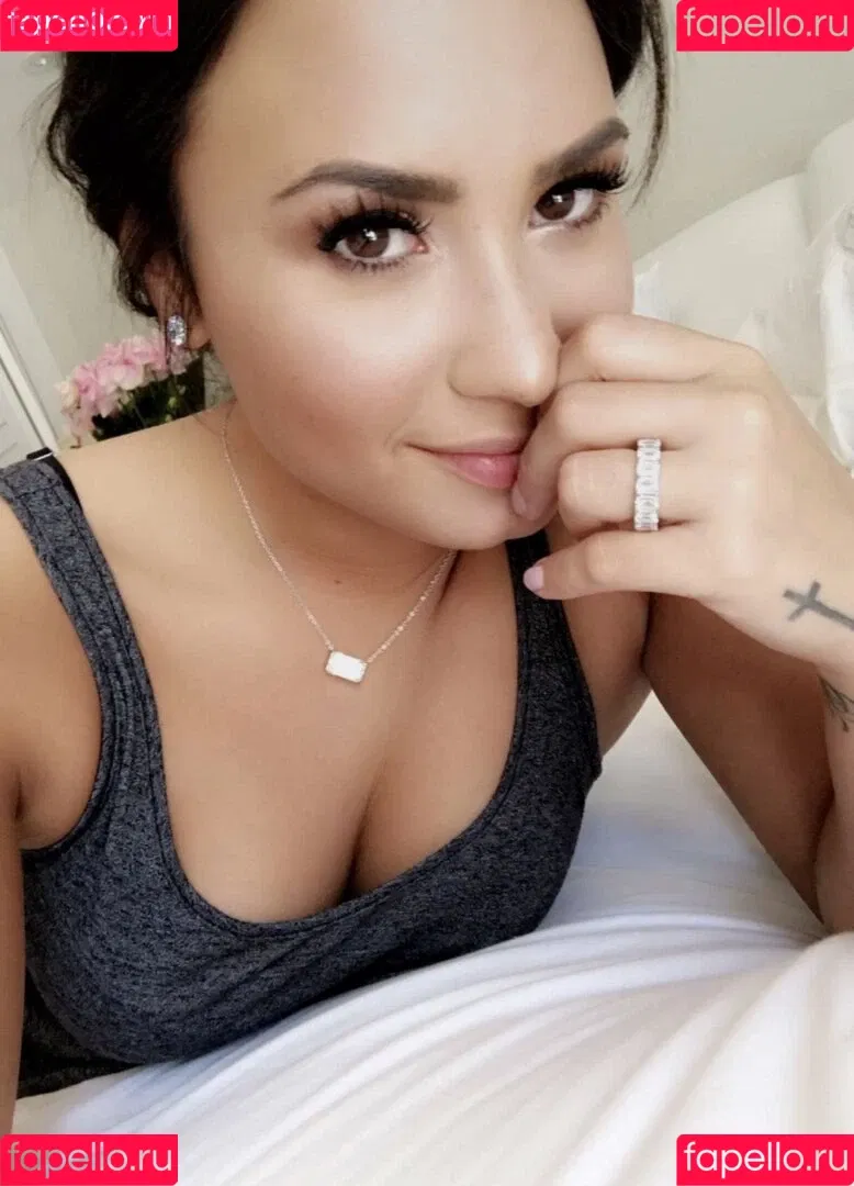 Demi Lovato / ddlovato Onlyfans Photo Gallery 