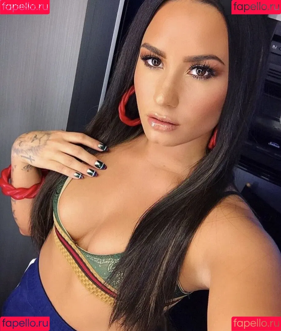Demi Lovato / ddlovato Onlyfans Photo Gallery 