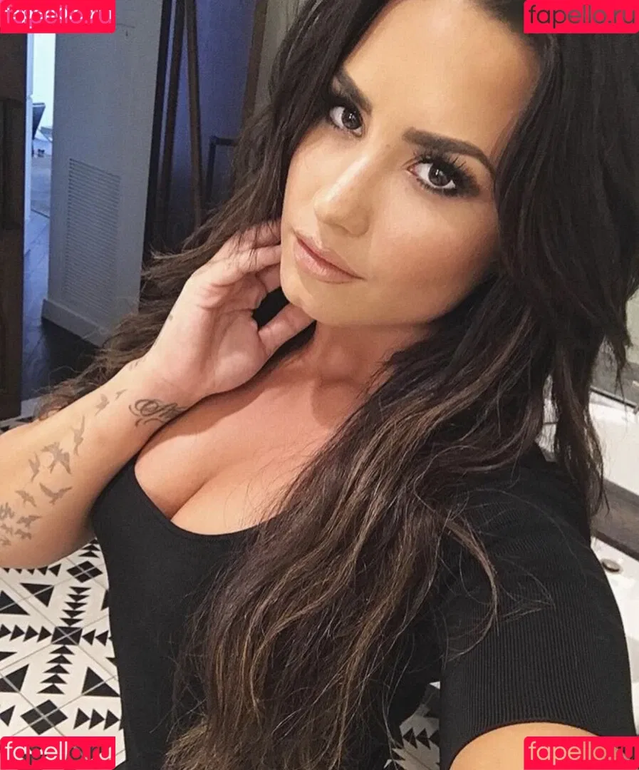 Demi Lovato / ddlovato Onlyfans Photo Gallery 