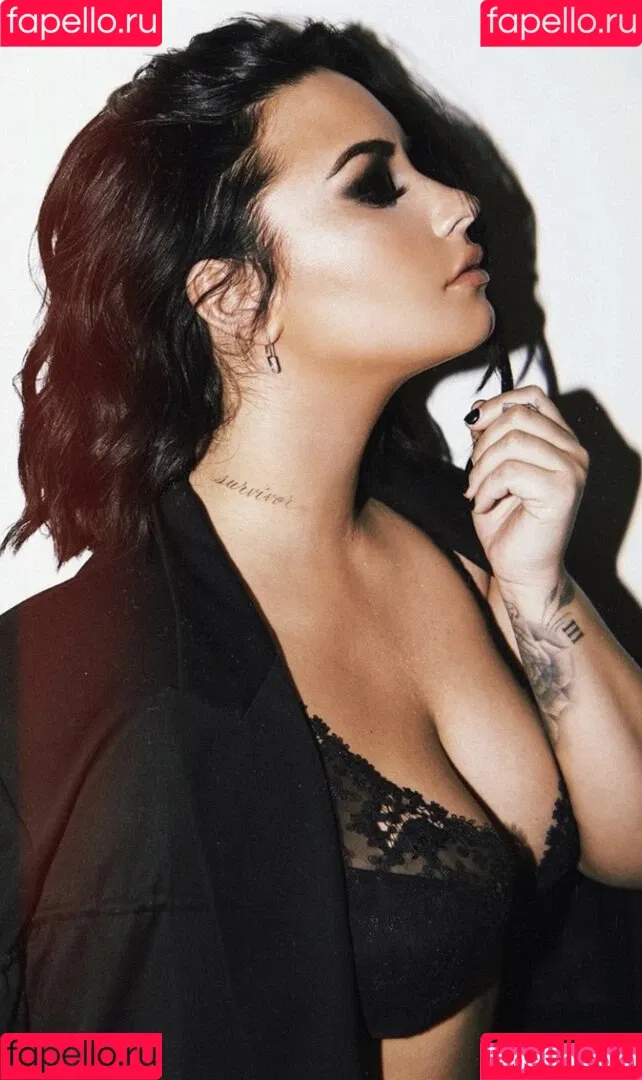 Demi Lovato / ddlovato Onlyfans Photo Gallery 