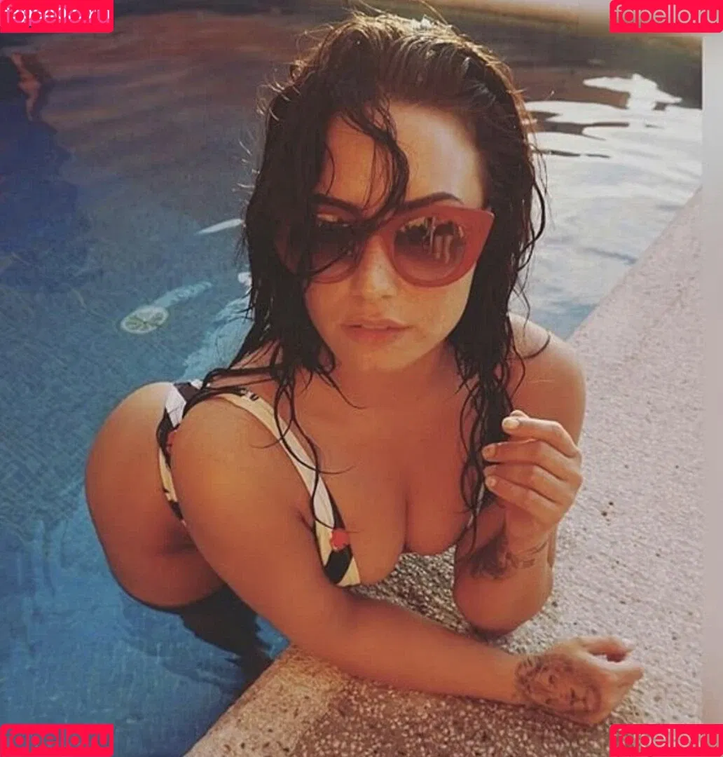 Demi Lovato / ddlovato Onlyfans Photo Gallery 