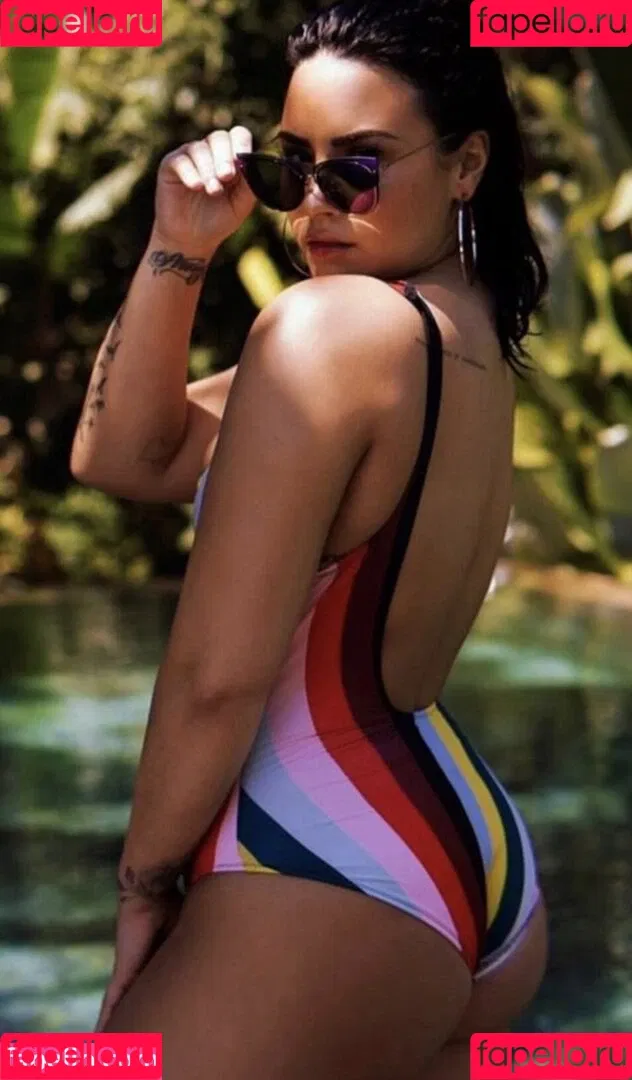 Demi Lovato / ddlovato Onlyfans Photo Gallery 