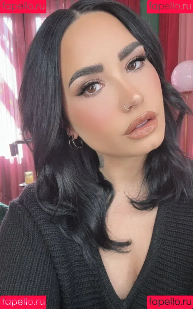 Demi Lovato / ddlovato Onlyfans Photo Gallery 
