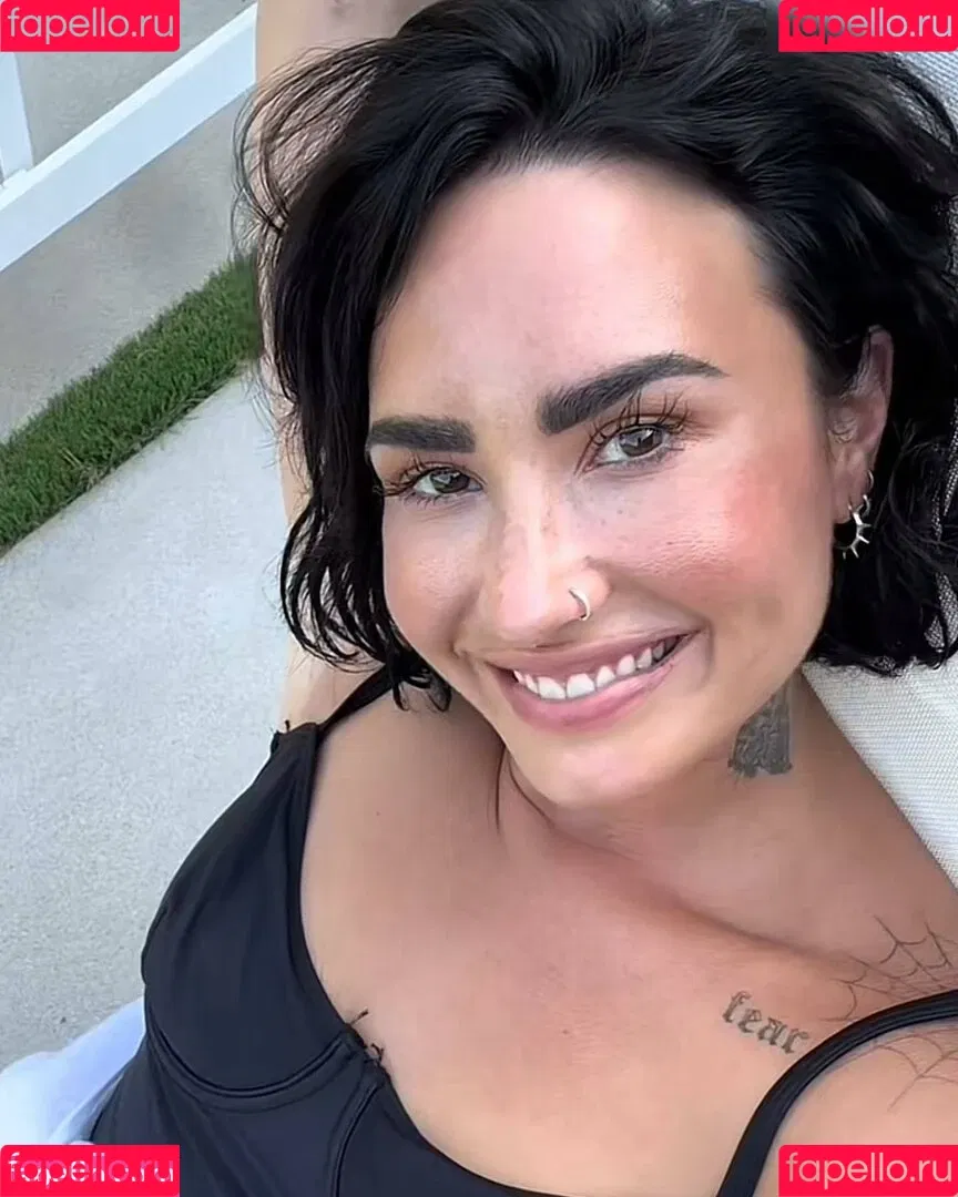 Demi Lovato / ddlovato Onlyfans Photo Gallery 
